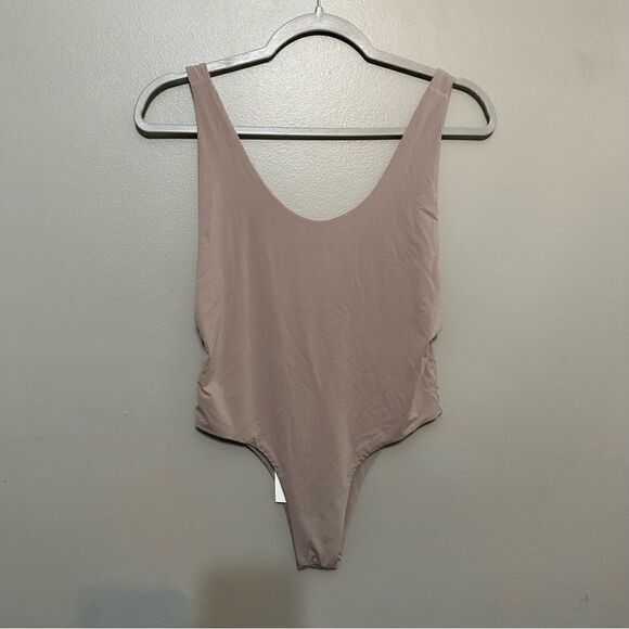 Revolve Bossa Bssa Nude Deep Back High Rise Cut Bottom Bodysuit NWT Size Medium - Picture 3 of 8
